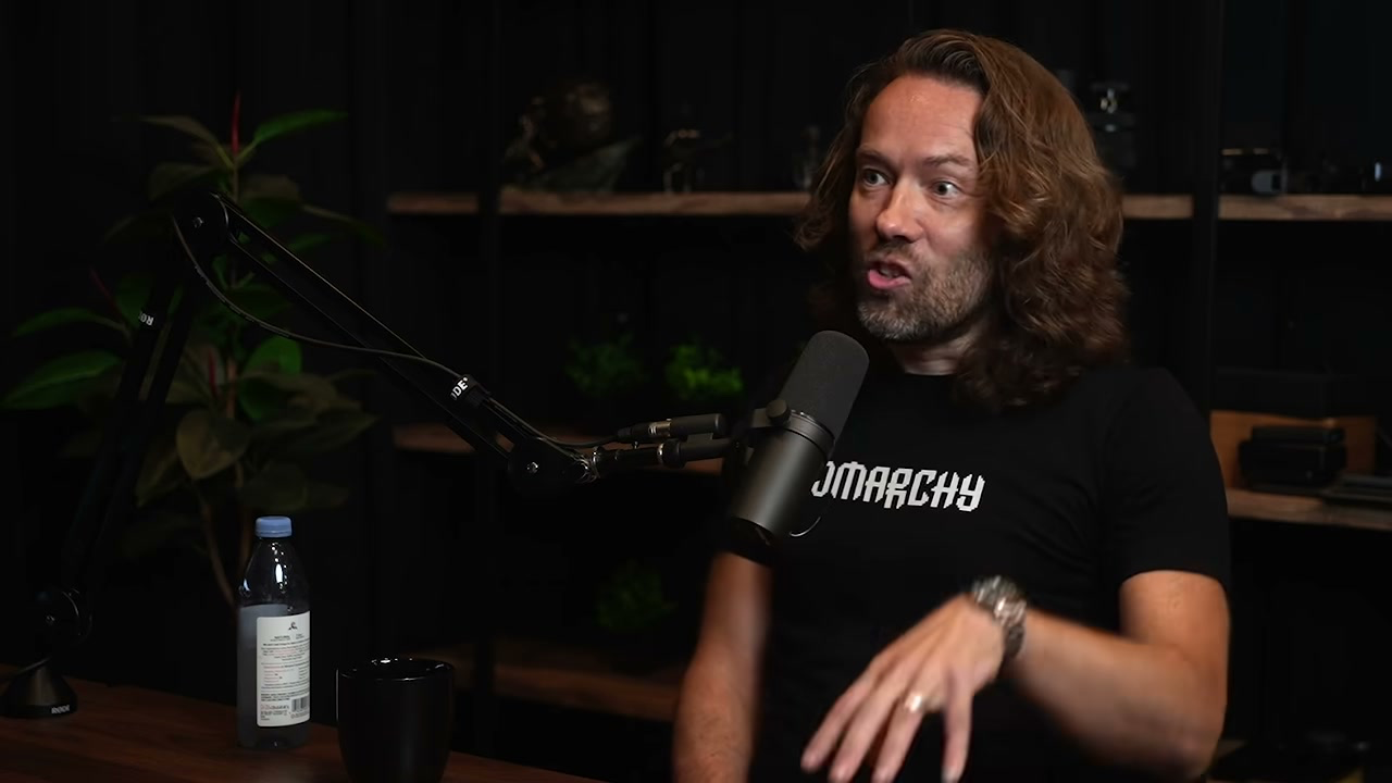 DHH mid-explanation on the Omarchy livestream